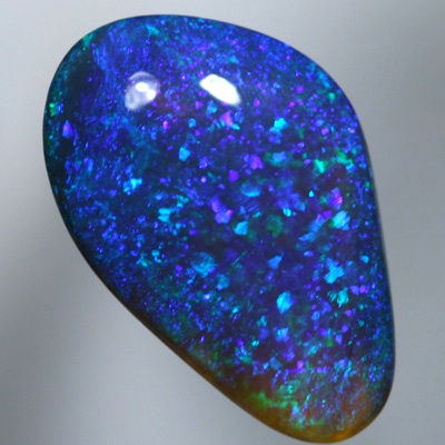 SOLID BLACK CRYSTAL OPAL A pinfire pattern of green and blue